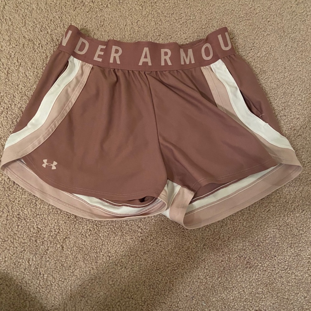 Under armor shorts w/ pockets